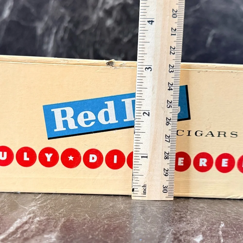RED DOT Cigar Box